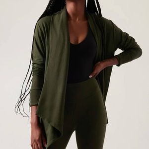 Athleta Pranayama Restore Wrap in Aspen Olive XS